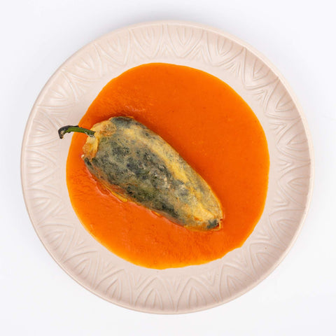 Vista cenital chile relleno de queso