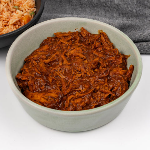 pollo deshebrado en mole