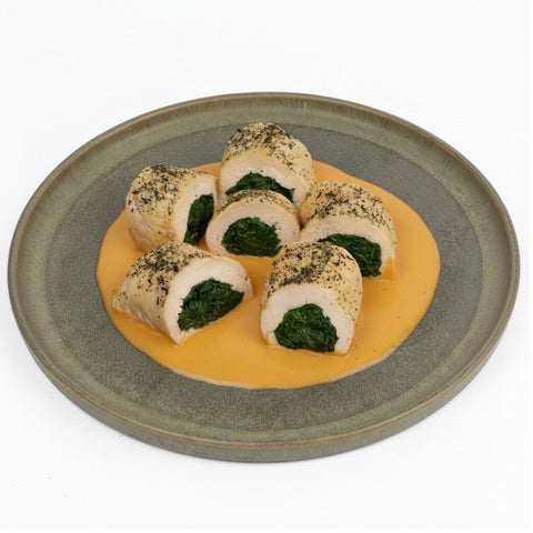 rollo de pechuga de pollo relleno de espinaca y queso