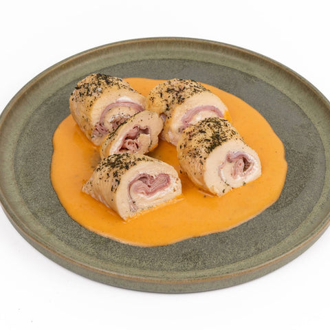 rollo de pechuga relleno de jamón y queso
