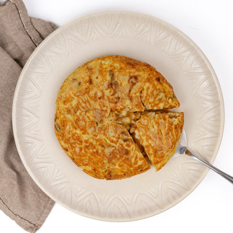 Vista cenital tortilla de chistorra