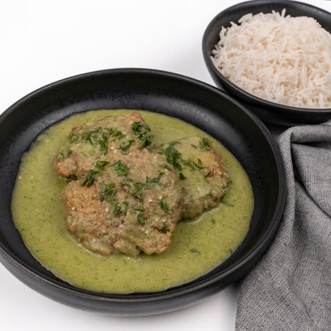 tortitas de carne en salsa verde con arroz