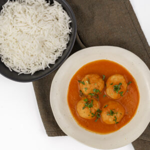 Albóndigas de pollo en caldillo de jitomate con arroz basmati
