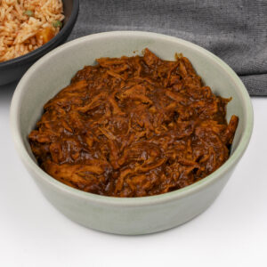 Pollo deshebrado en mole avellanado - Image 2